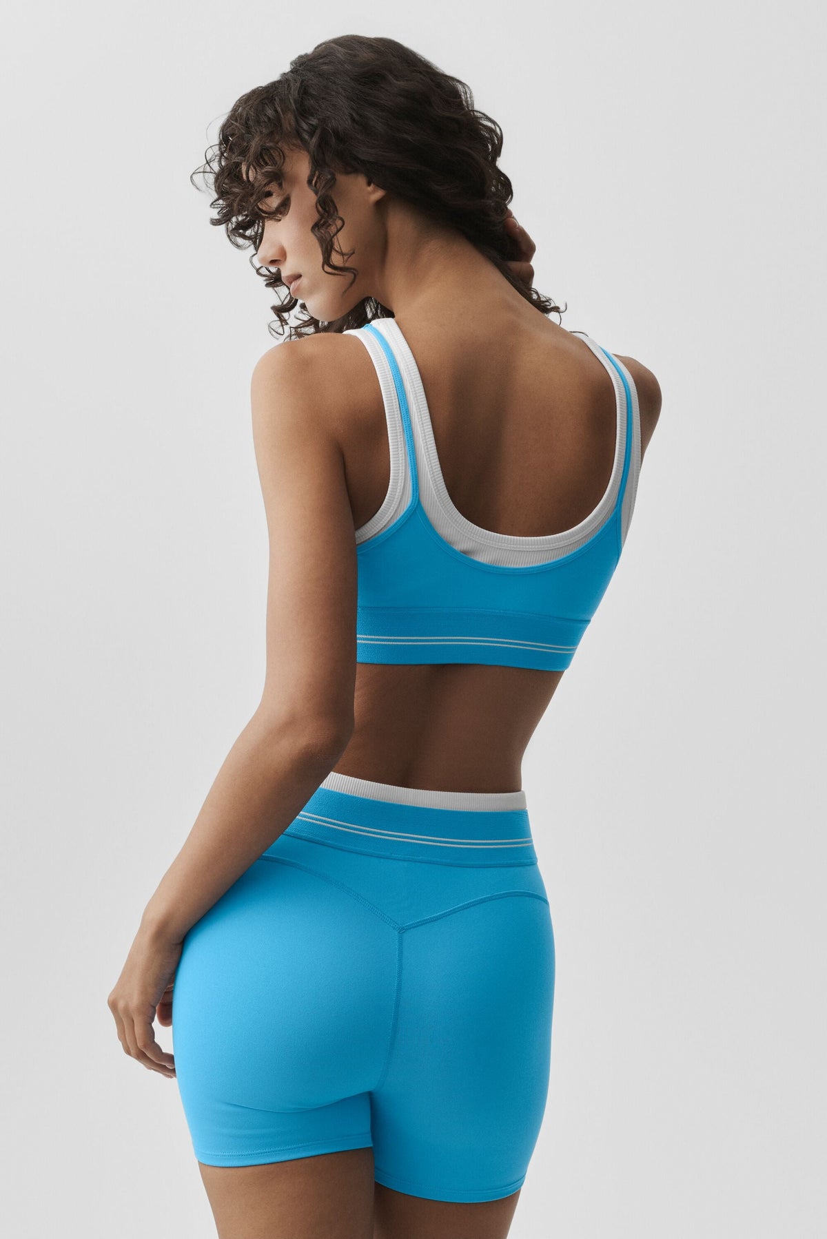 Alo Yoga Airbrush Better Together Bra - Azure Blue/White - imagen 2