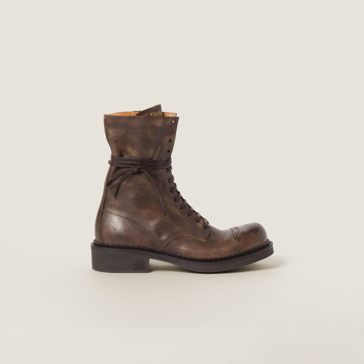 Botines Miu Miu de piel con cordones