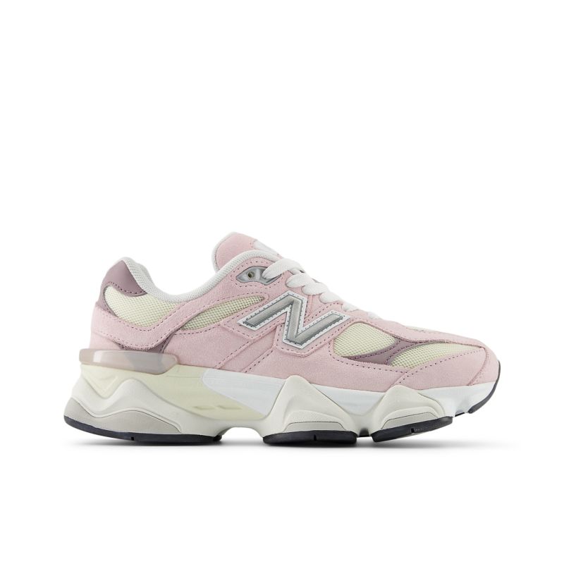 New Balance tenis 9060 con detalle de logo | GC9060BE