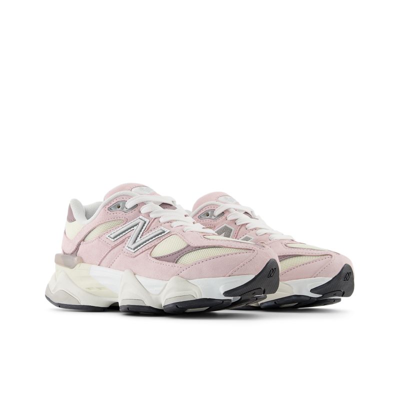 New Balance tenis 9060 con detalle de logo | GC9060BE