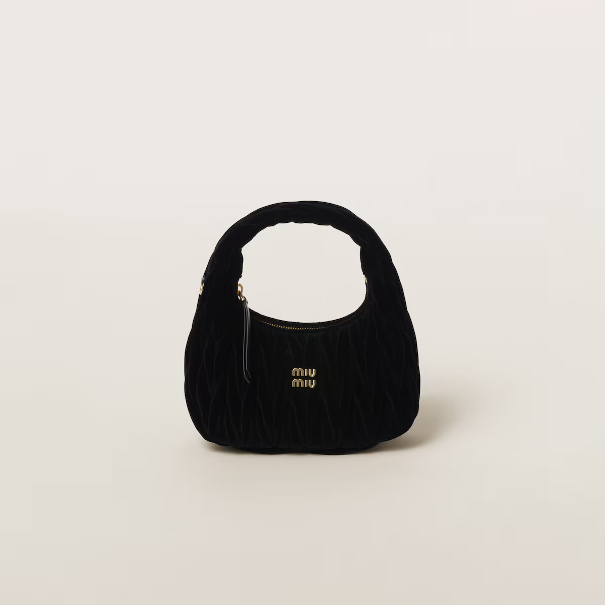 Miu Miu Bolso hobo Wander de terciopelo matelassé