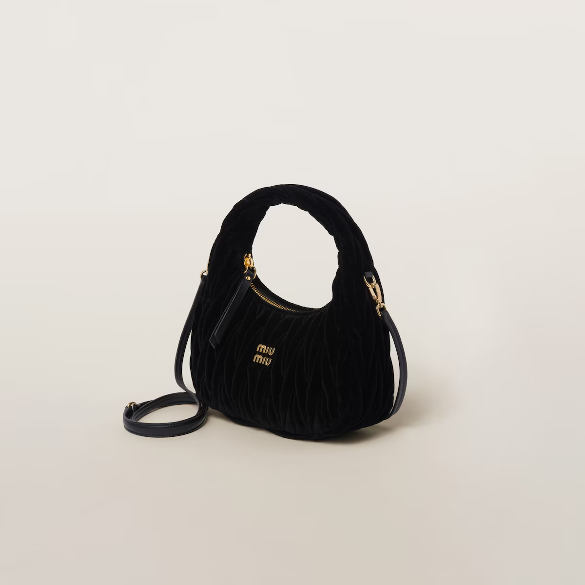Miu Miu Bolso hobo Wander de terciopelo matelassé