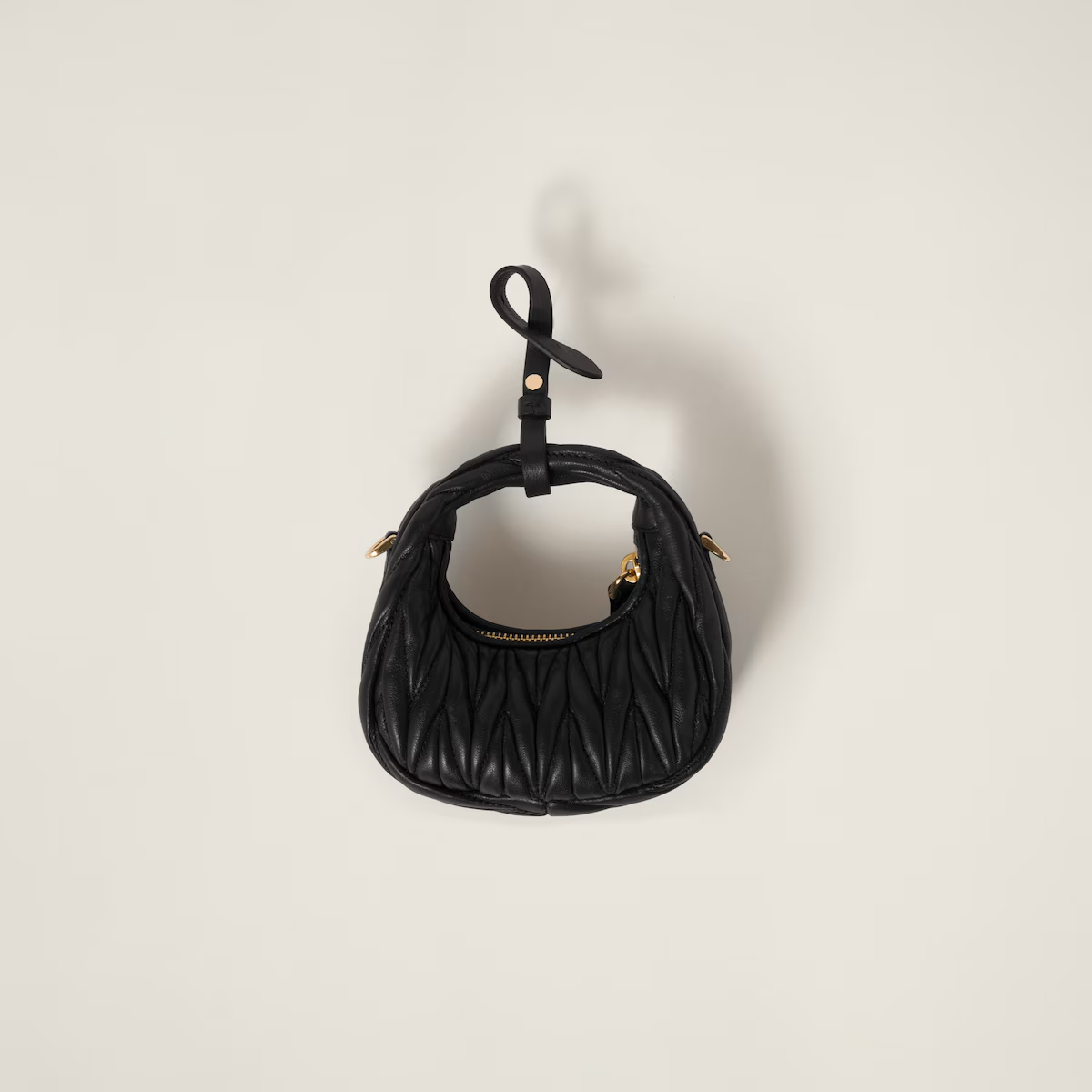 Miu Miu Microbolso hobo de napa Matelassé Wander