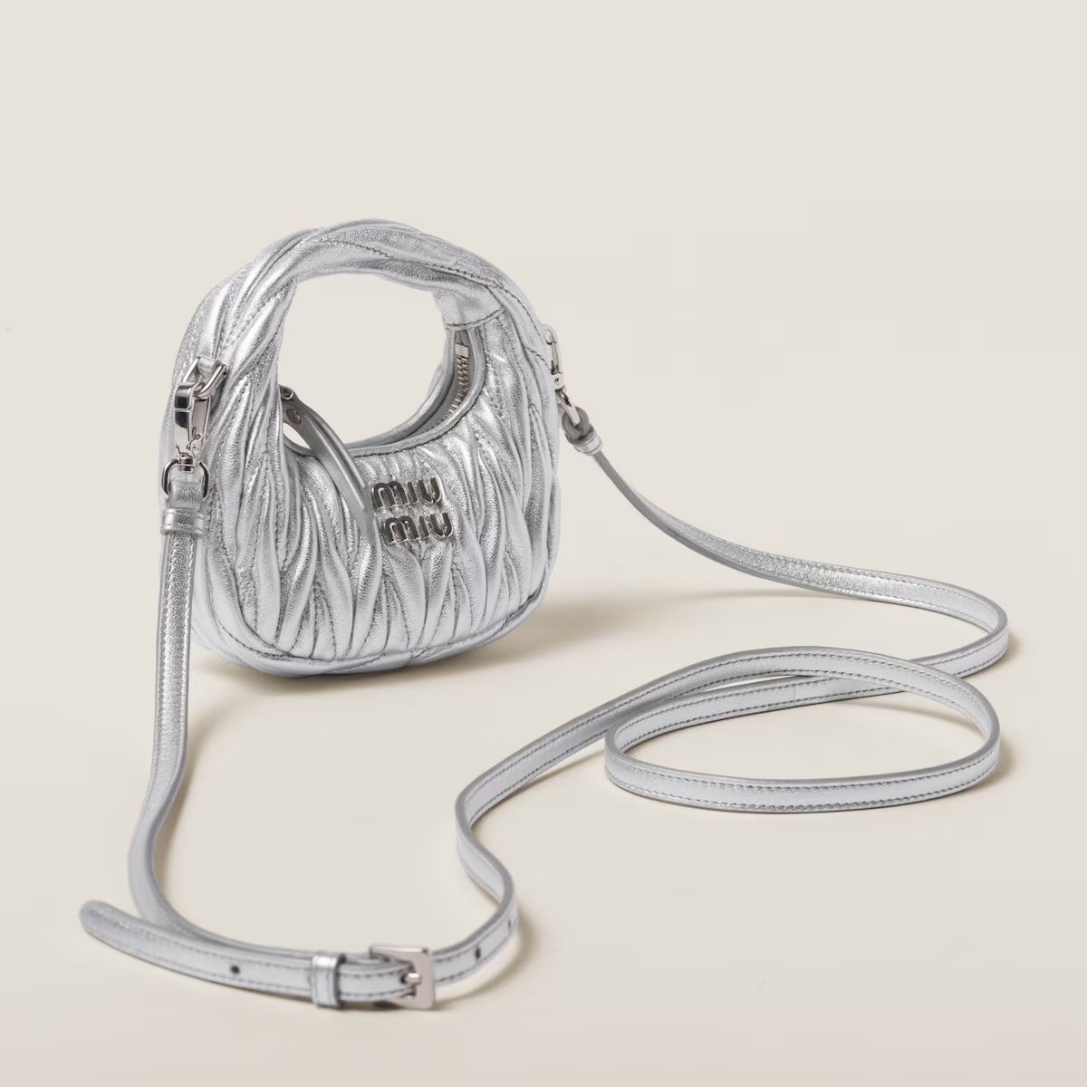 Miu Miu Microbolso hobo de napa Matelassé Wander