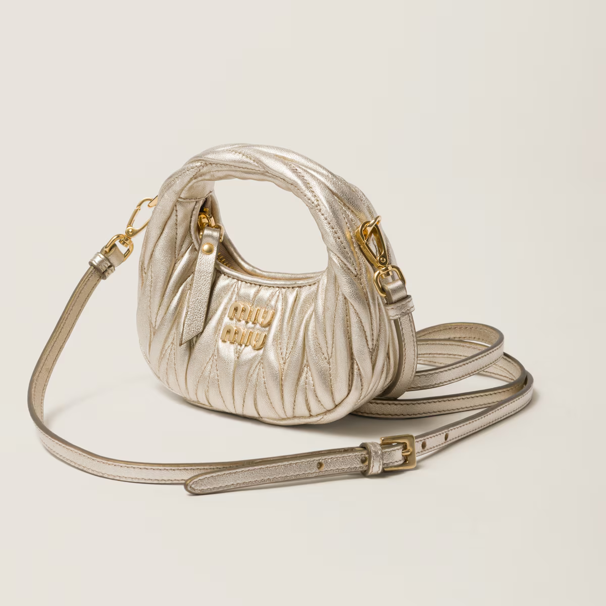 Miu Miu Microbolso hobo de napa Matelassé Wander