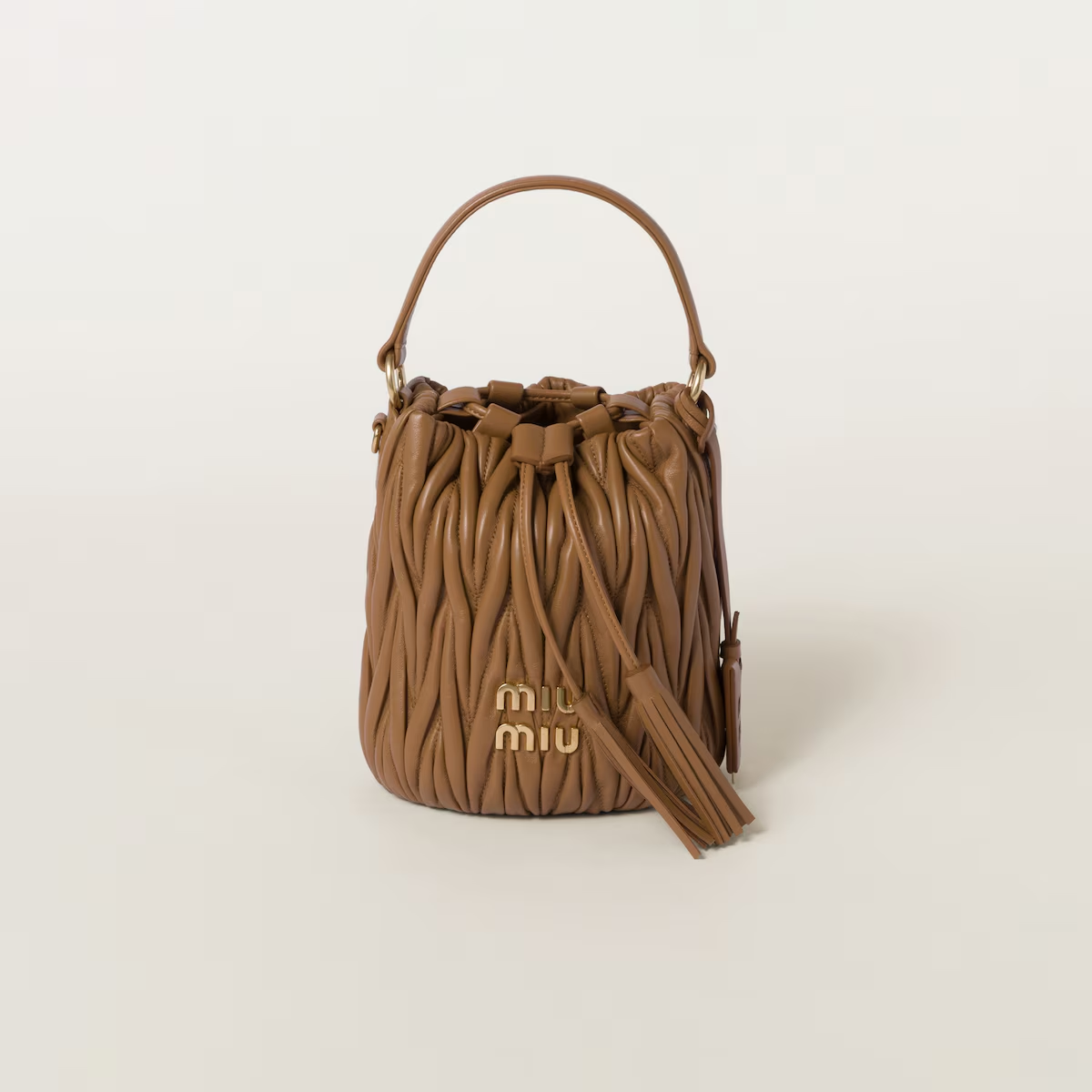 Miu Miu Bolso saco de napa Matelassé