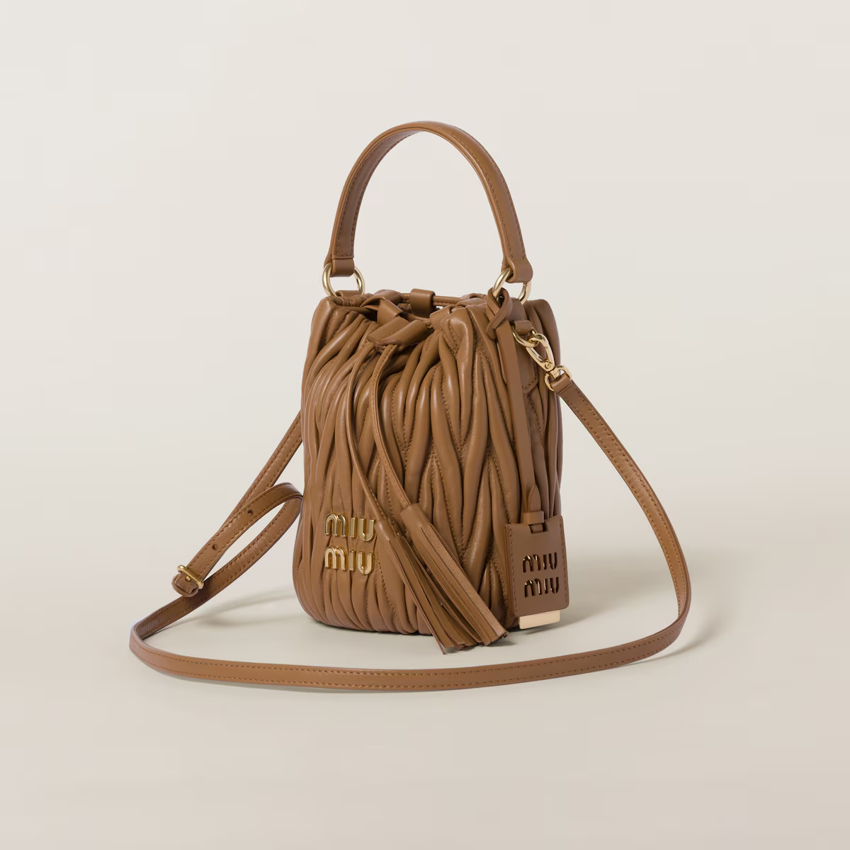Miu Miu Bolso saco de napa Matelassé