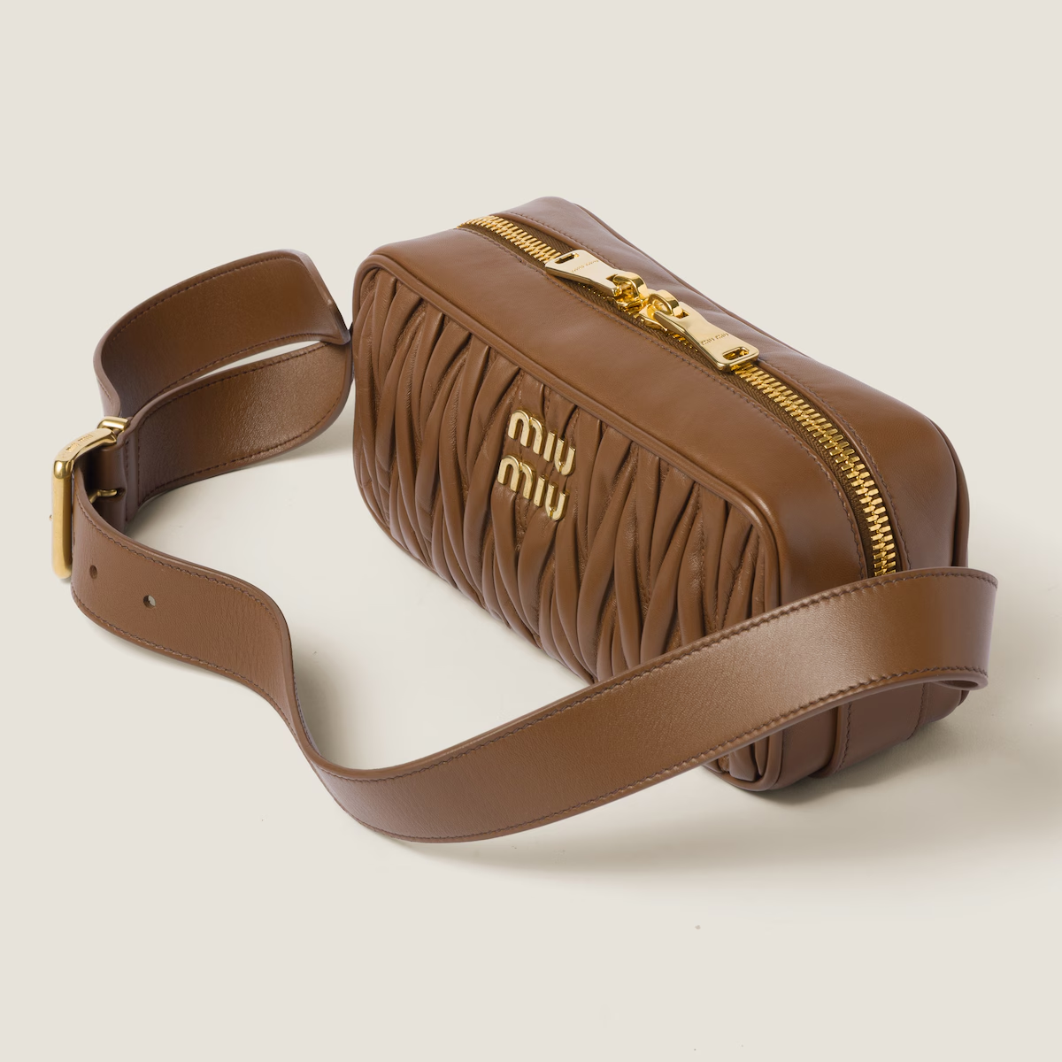 Miu Miu Bolso bandolera de napa Matelassé