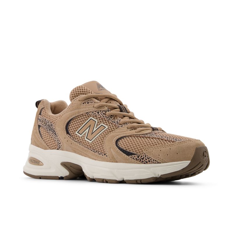 New Balance tenis con agujetas y detalle del logo | U530CRA