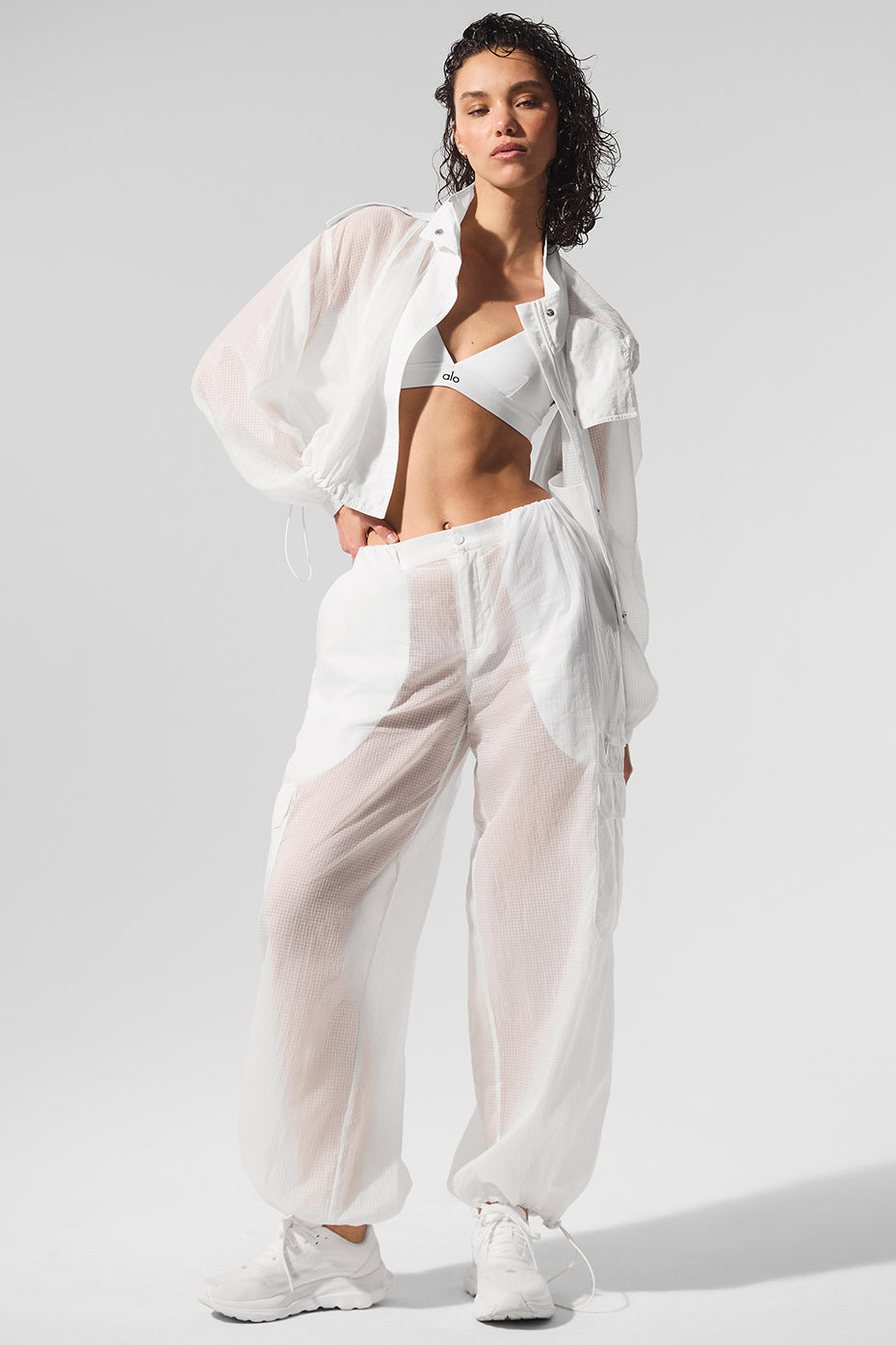 Alo Yoga Cropped Game Time Full Zip Jacket - White - imagen 5