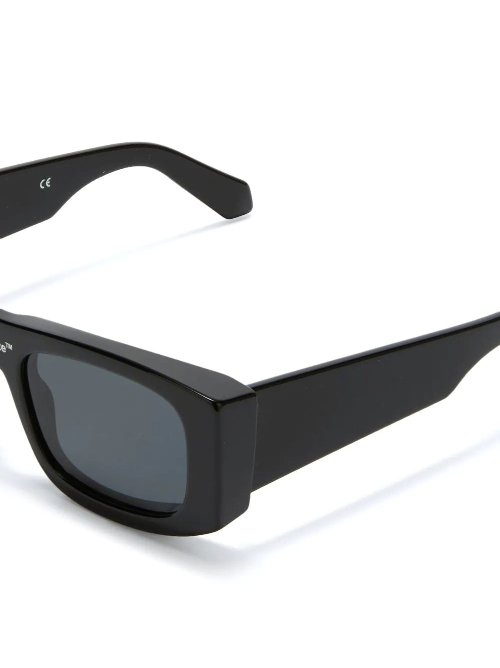 Lentes de sol Off-White Lucio con armazón rectangular